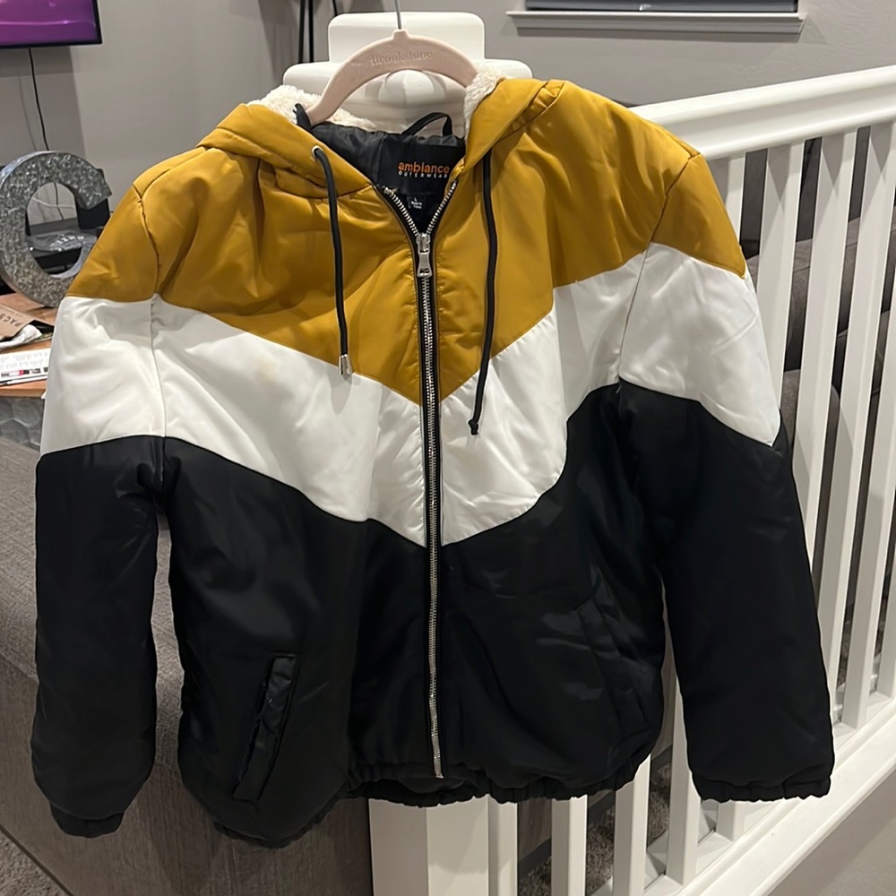Junior Women’s Puffer Jacket